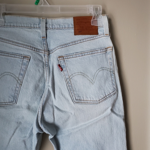 Levi's Premium 501 Crop Light Wash Denim Jeans Rip Ankle Length Size 26 - Picture 4 of 7